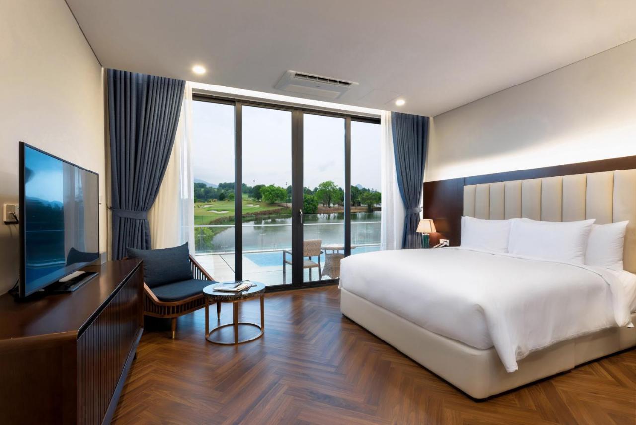 Wyndham Sky Lake Resort And Villas Hanoi Exterior photo
