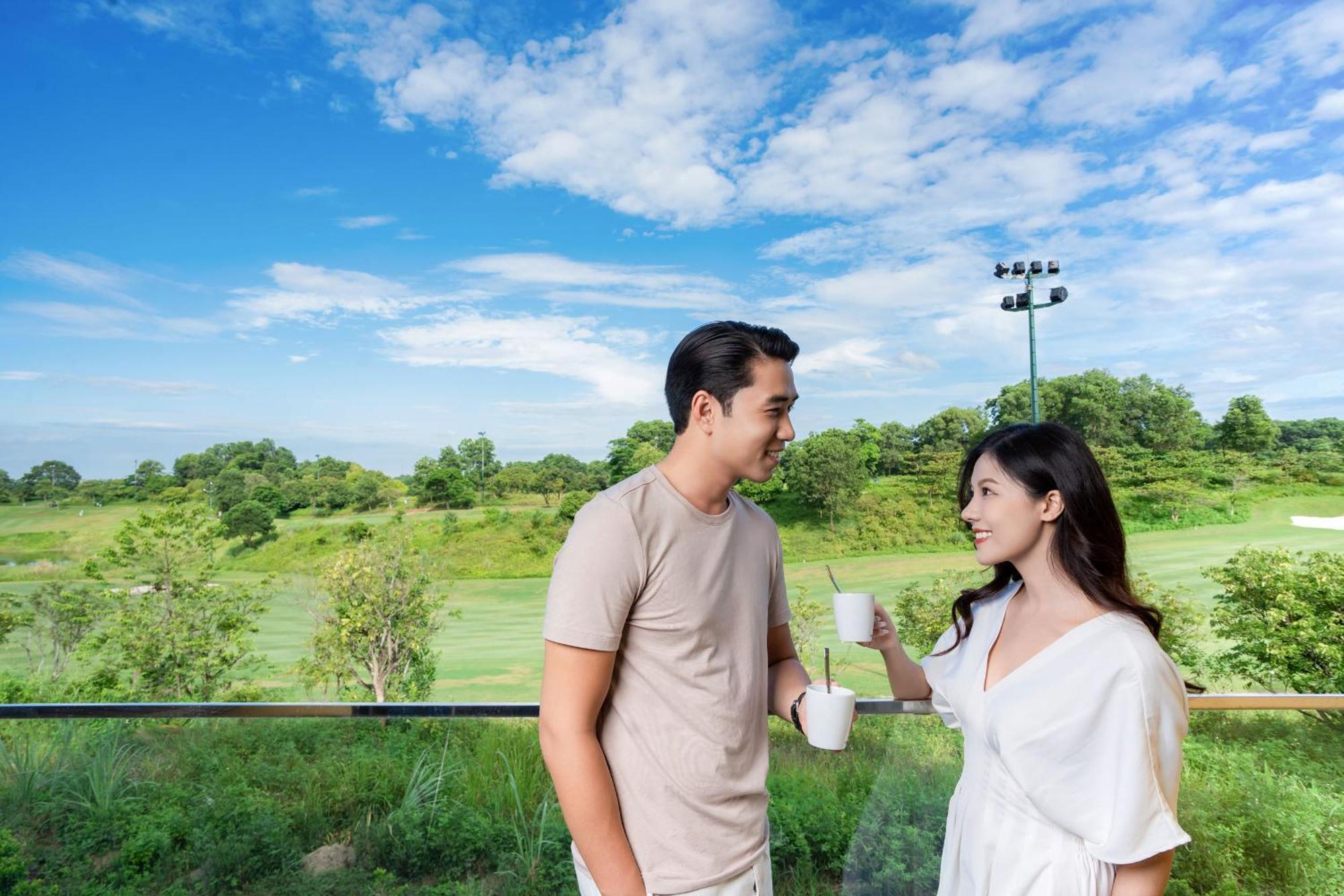 Wyndham Sky Lake Resort And Villas Hanoi Exterior photo